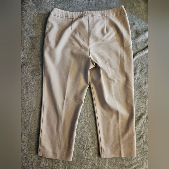 Chico's Fabulously Slimming Women's Capri Pants 0 (Small 4) Tan Mid Rise EUC - Picture 7 of 7